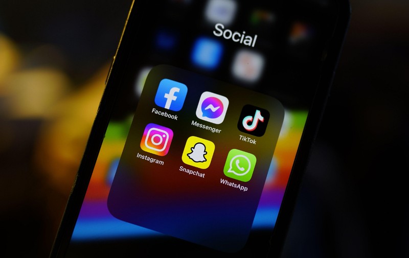 Facebook, Instagram și WhatsApp au picat în toată lumea. Mesajul Meta