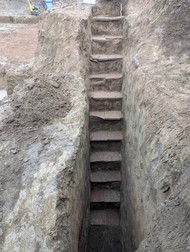 Scara care ducea în catacomba unde se aflau o parte dintre morminte. Foto: MINAC