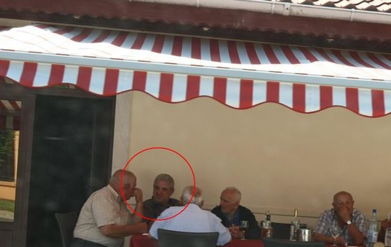 Foto | Giovani Becali s-a relaxat la bar înaintea nunţii fiicei lui