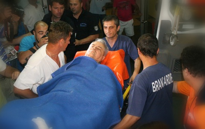 CINE ESTE OMUL care L-A SALVAT PE NĂSTASE de la moarte? A intervenit când Năstase şi-a dus pistolul la tâmplă | FOTO EXCLUSIV