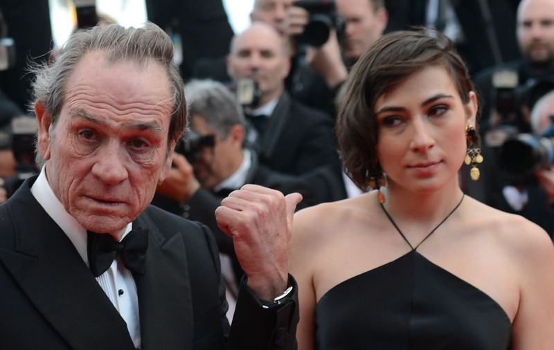De ce a murit, de fapt, fiica lui Tommy Lee Jones. Găsită fără suflare într-un hotel