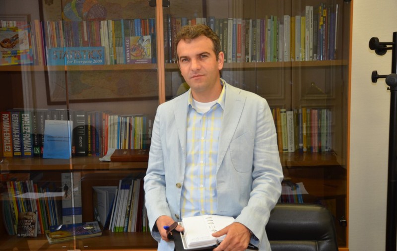 Un funcționar din Ministerul Educației și-a rezervat „pe viață” catedra la două colegii din Focșani, fără să fie angajat al acestora