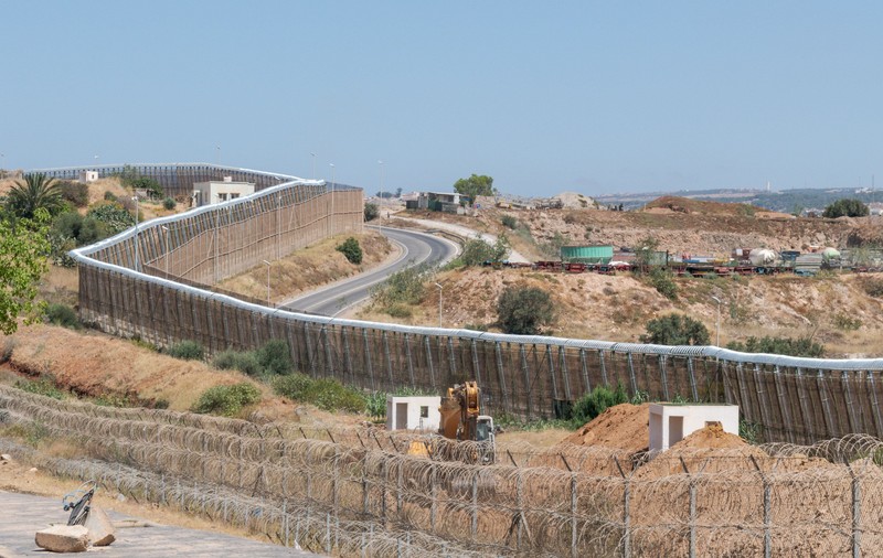 Un parapantist care a zburat ilegal peste granița dintre Maroc și enclava spaniolă Melilla, de negăsit