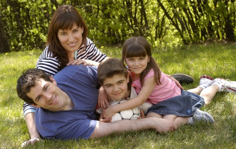 O treime dintre părinţi consideră că e plictisitor să te joci cu copilul