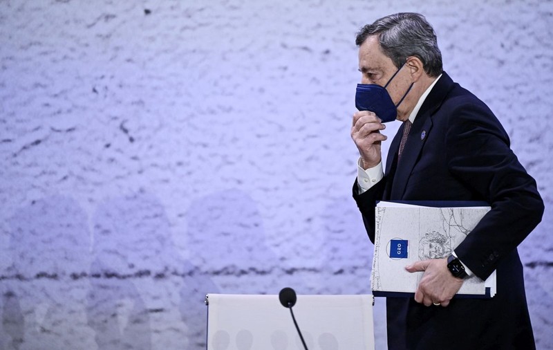 „Trăim într-un regim totalitarian”. De ce atacă un grup de profesori italieni politica strictă de vaccinare impusă de premierul Draghi