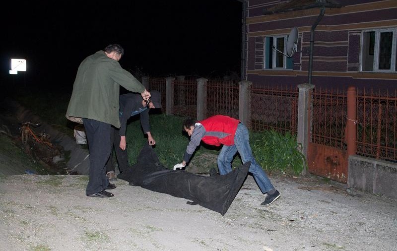 Doi tineri şi un bebeluş aflat în burta mamei au murit într-un accident rutier | FOTO