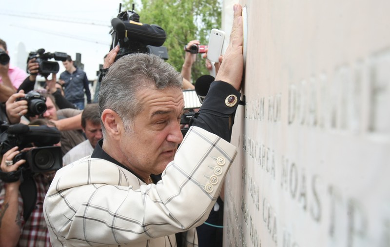 VIDEO / Gigi Becali, în faţa unei decizii CRUCIALE! Scandal la Poarta Albă 