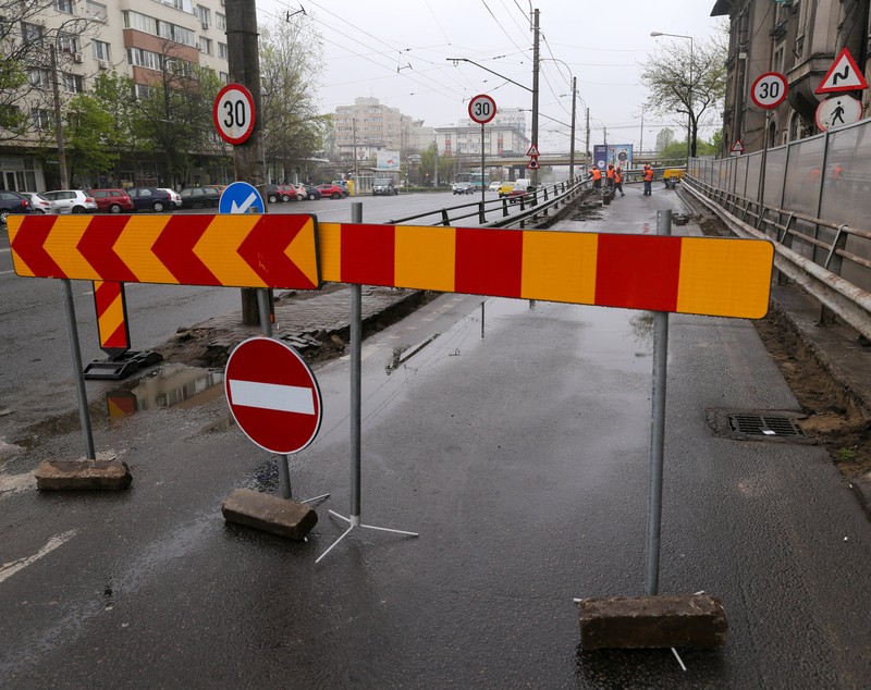 FOTO / Au început lucrările de reabilitare la Podul Grant. Șoferii, afectați de închiderea bretelei spre Giulești, Crângași și Militari