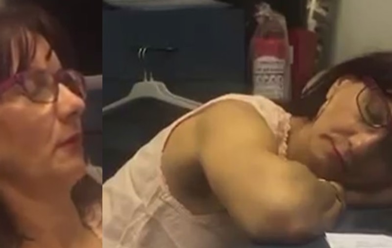 Fănușa Popescu, șef serviciu la Teatrul Elvira Godeanu din Târgu Jiu, filmată în timp ce dormea la birou | VIDEO