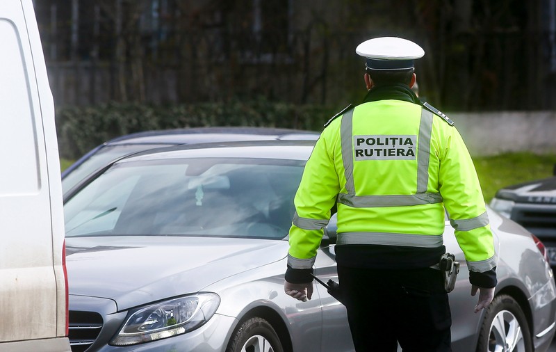 Poliţistul care făcea trafic de cocaină, condamnat la 6 ani de închisoare. Drogurile îi erau furnizate de un fost jandarm