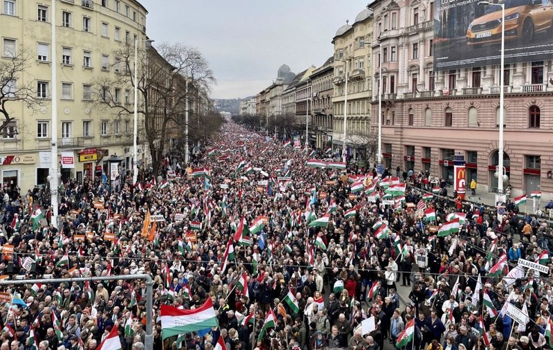 Două manifestații uriașe așteptate la Budapesta, din partea Fidesz și Tisza: partidul lui Viktor Orban are a doua șansă în alegeri
