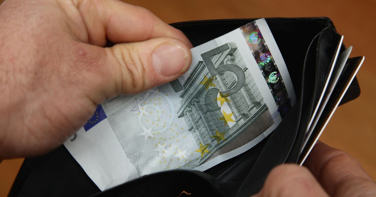 Un copil din Italia a fost amendat după ce a ratat stația la care trebuia să coboare din autobuz. Imagine cu caracter ilustrativ. Foto Hepta