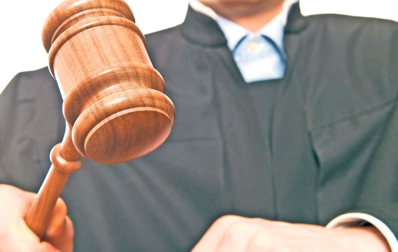 Nimic nu-i mai sperie! Nici ameninţarea puşcăriei nu mai stă în calea dorinţei unor judecători de a se îmbogăţi peste noapte
