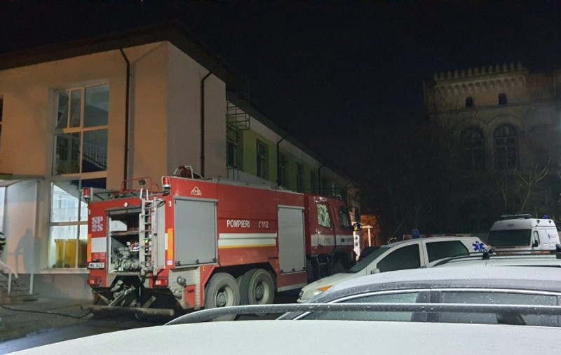Incendiu la secția de psihiatrie a Spitalului Municipal Roman. 17 pacienţi au fost evacuaţi