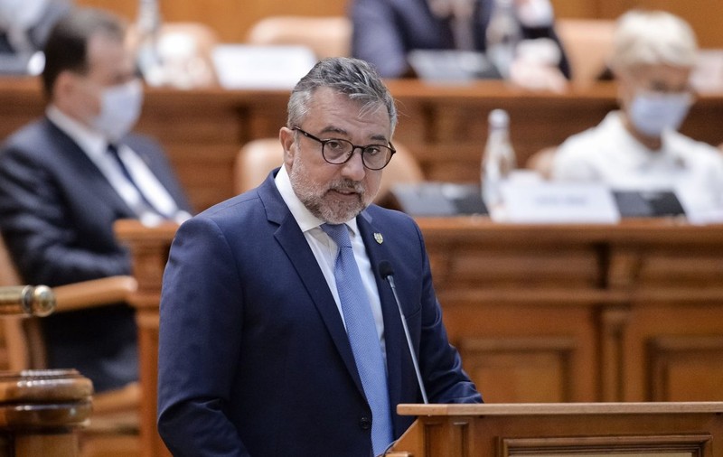 USR a depus moțiune simplă împotriva lui Lucian Romașcanu. „A refuzat să îl demită pe directorul TNB”. Reacția ministrului