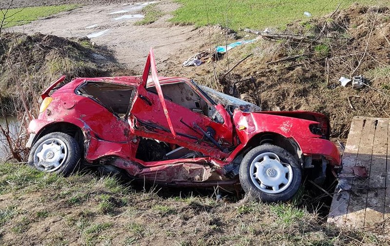 Un poștaș din Satu Mare a provocat un grav accident auto. Nu a oprit la indicatorul "Stop" (FOTO & VIDEO)