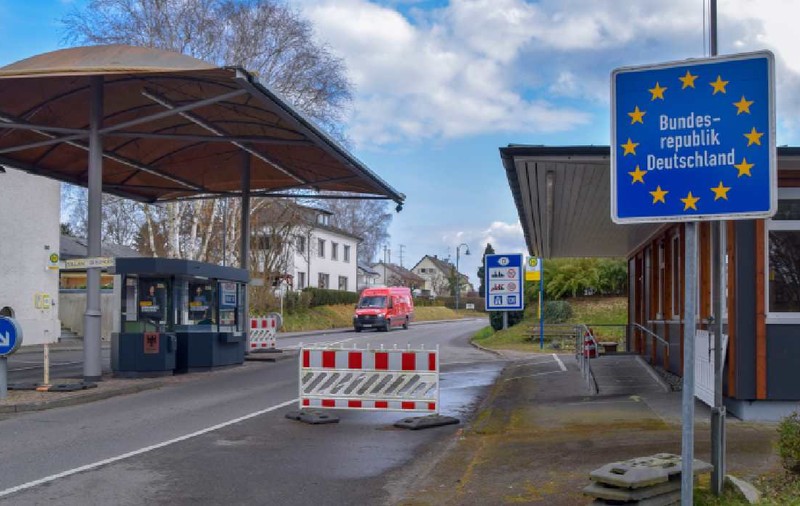 Tată elvețian amendat cu 19 euro după ce copiii au mâncat câte un croissant înainte de controlul vamal