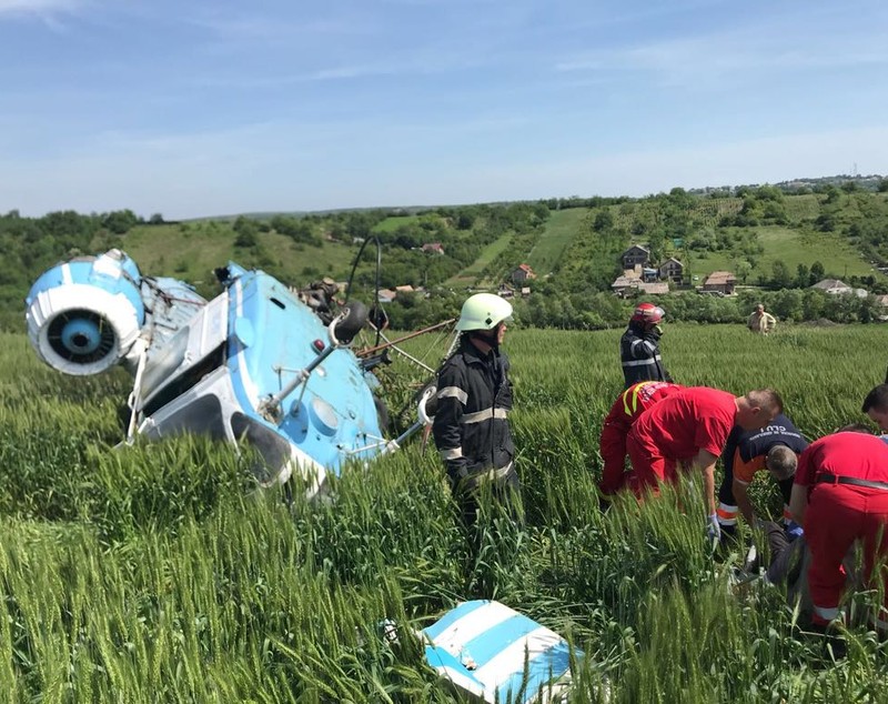 UPDATE: Un elicopter s-a prăbușit lângă Turda, județul Cluj. Un bărbat, transportat la spital / FOTO