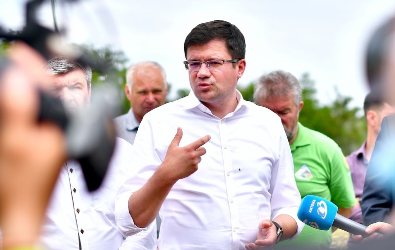 Milioane de euro din achiziții directe și licitații, obținute de o firmă din Iași apropiată de PNL și Costel Alexe