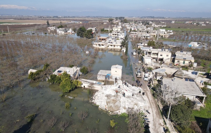 Un sat întreg a fost inundat în provincia siriană Idlib, după ce cutremurul a provocat prăbușirea unui baraj. „Situaţia noastră este dramatică”