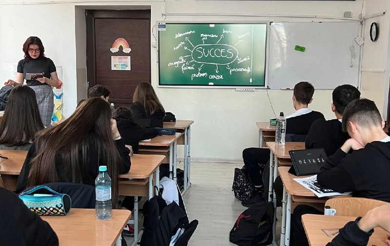 O directoare din Craiova către părinții care vor să își înscrie copii la școala ei. „Să nu mai aud de sesizări, vaiete, plângeri”