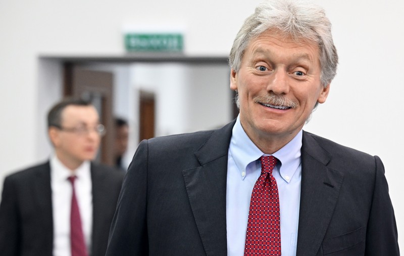 Dmitri Peskov, amuzat de întrebarea dacă Putin va lua parte la dezbaterile electorale cu contracandidații săi: „Președintele?” | VIDEO