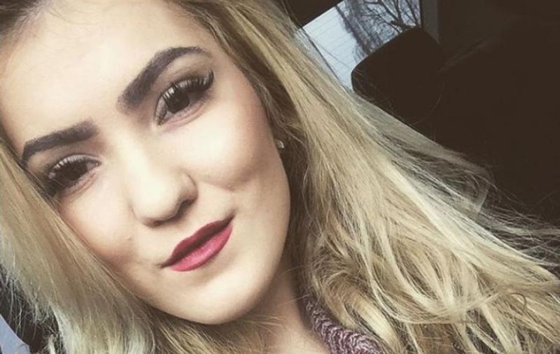 Laura, tânăra ucisă în Belgia, a fost înmormântată la Târgu Cărbunești. Zeci de oameni au condus-o pe ultimul drum