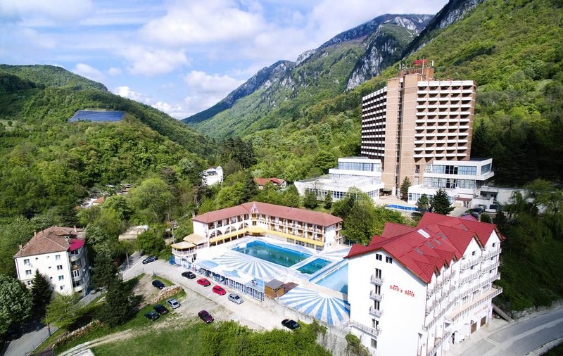 Mai mult decât crezi! Iată ce îți poate oferi o cazare în Băile Herculane