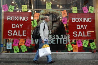 Pe 26 decembrie nu se lucrează, iar oamenii merg la shopping pentru a profita de reducerile de prețuri