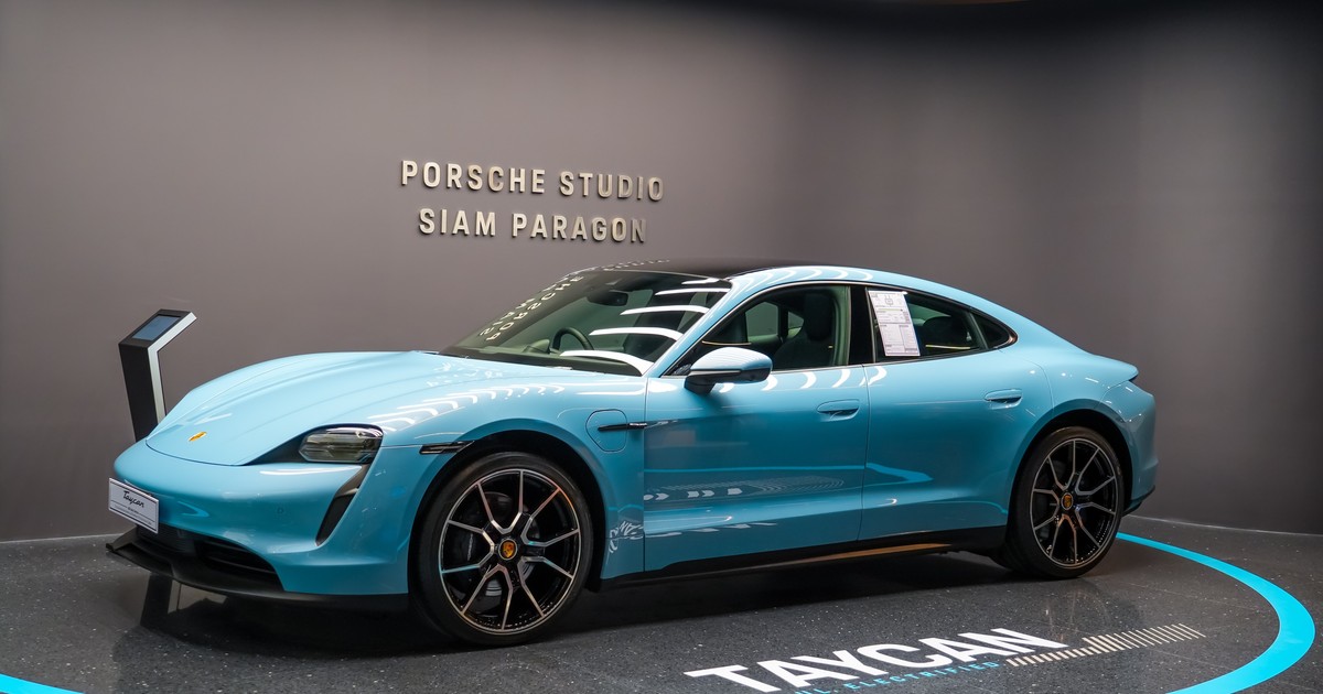 Porsche Taycan bleu
