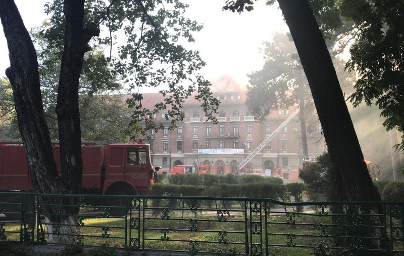 VIDEO | Incendiu la hotelul Triumf din Șoseaua Kiseleff din București. Suprafața totală afectată, 600 de metri pătrați
