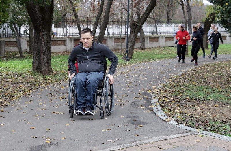 George Ivanov, verișorul Elenei, s-a înscris la cross pentru Elena, chiar dacă este într-un scaun cu rotile. Foto: Sorin Cioponea
