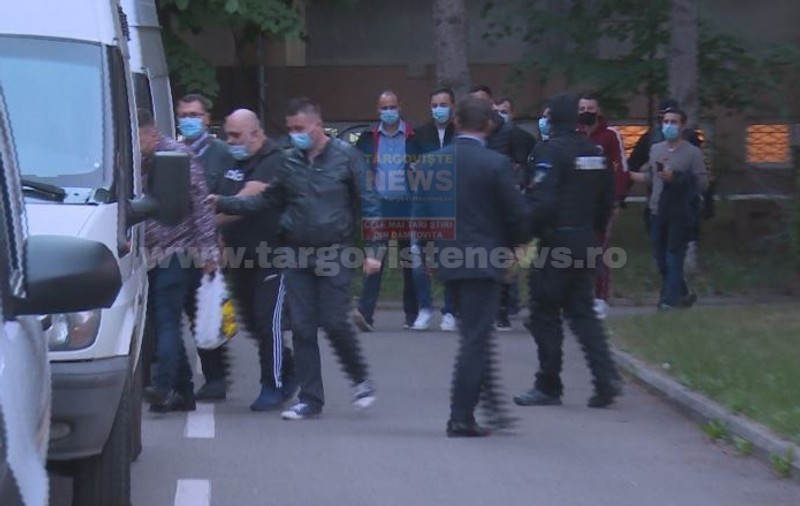 23 de lăutari reținuți în Dâmbovița, sute de mii de euro luați de la stat, indemnizație de pandemie
