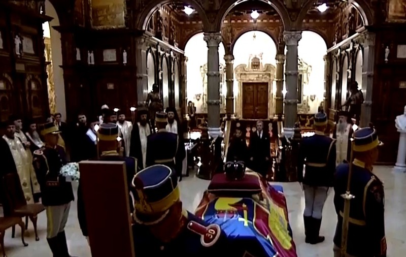 Familia Regală nu a respectat rangul, ci vârsta la funeralii. Cum s-au aliniat urmașii Regelui Mihai la căpătâiul Majestății Sale