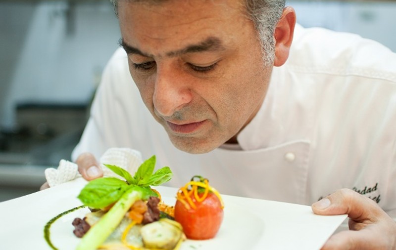 Hadad e dur la el în restaurant: „Bucătarului i-am pus farfuria cu paste în cap”