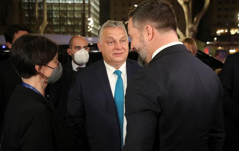 Liderii conservatori și de extremă dreaptă din Europa negociază formarea unei alianțe în Parlamentul European. Viktor Orban și Marine Le Pen participă la discuții