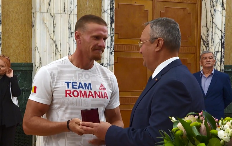 Ceremonie pentru sportivii români medaliați la competițiile internaționale, organizată la Palatul Victoria. Ciucă: „Vă vom dubla premiile”