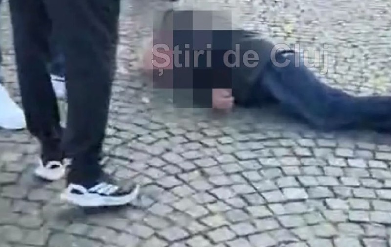 Un bătrân de 71 de ani din Cluj, bătut cu sălbăticie și lăsat lat în stradă de un necunoscut: „L-ai ucis pe tata”