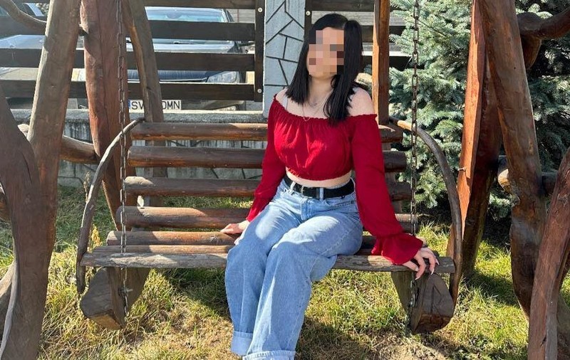 Tânără de 18 ani care ar fi avut o relație cu șeful Poliției din Broșteni, găsită moartă în casă: „A turbat. După ce m-a caftit, s-a dus la lucru”. Reacția IPJ Suceava