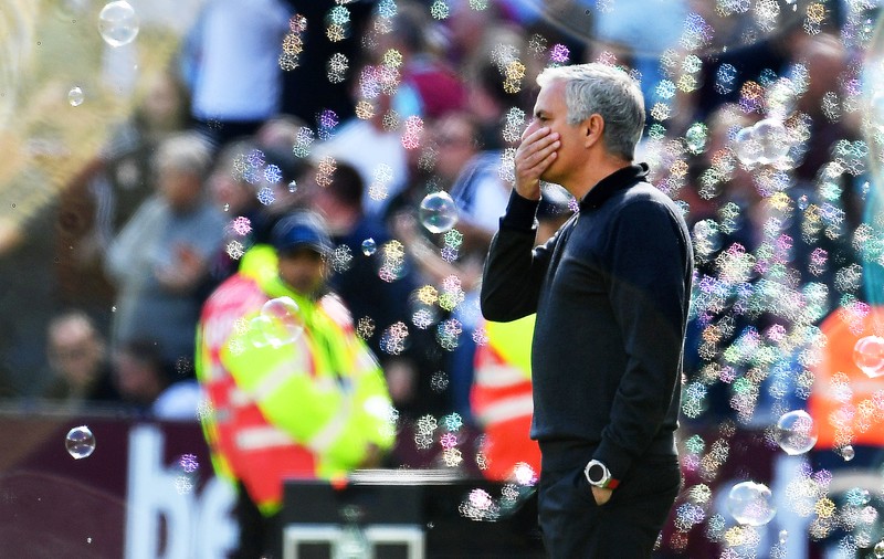 Mourinho este pe făraș la Manchester United. Se pregătește Zinedine Zidane