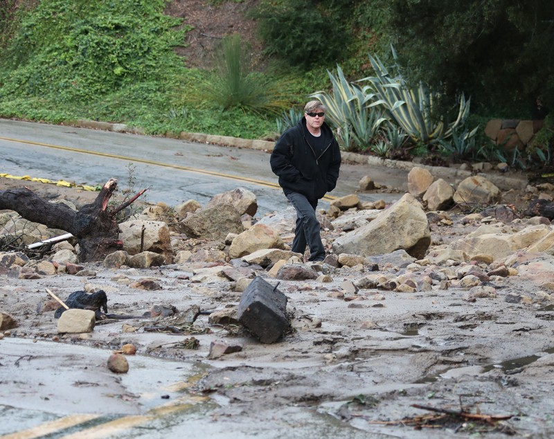 Alunecări de teren devastatoare în California: 13 oameni au murit și peste 20 sunt dați dispăruți