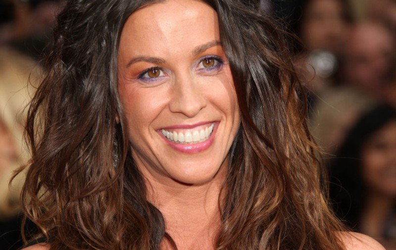 Alanis Morissette s-a căsătorit în secret cu rapperul Souleyeve