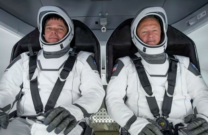 SpaceX lansează Crew Dragon, prima misiune privată cu doi oameni