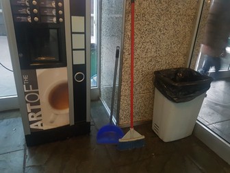 La Spitalul Floreasca, mătura şi făraşul rămân sfinte când se înmulţesc bacteriile