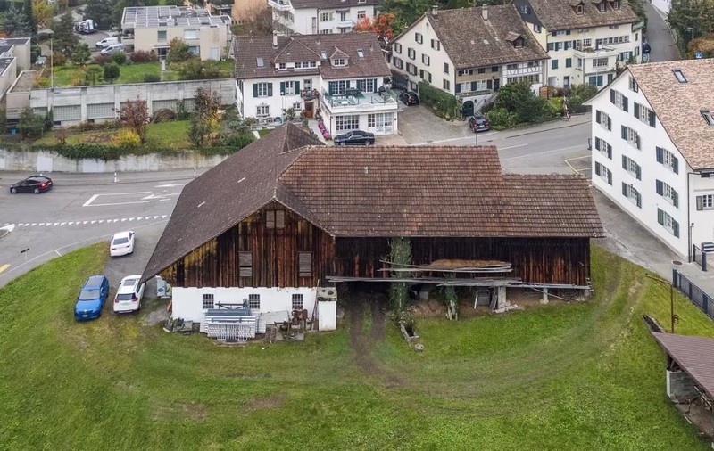 Motivul pentru care un hambar vechi de 135 de ani îi sperie pe dezvoltatorii imobiliari din Elveția