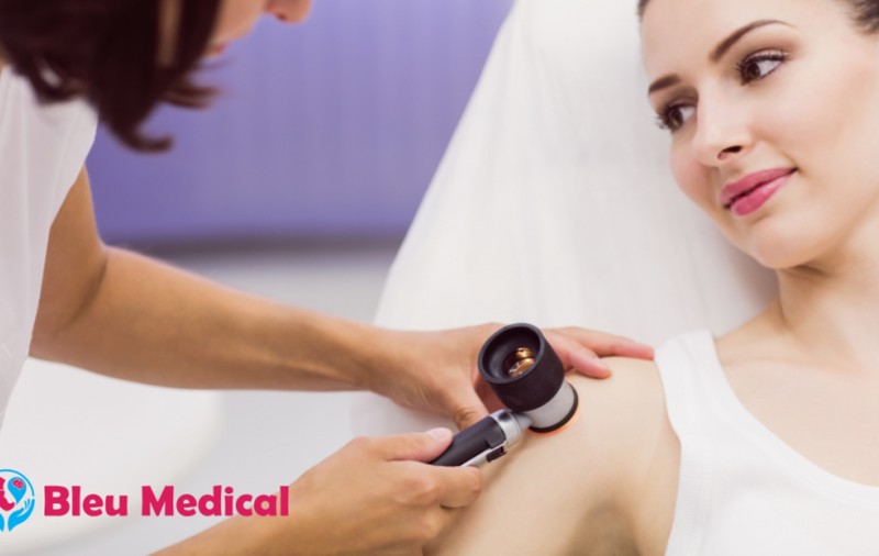 Dincolo de estetică: ce îți poate spune un medic dermatolog de la Bleu Medical din Suceava despre pielea ta?