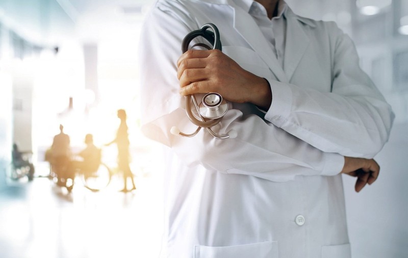 Doctor din Sebeș amendat cu 100 de lei/zi, după ce a falsificat fișe de medicina muncii
