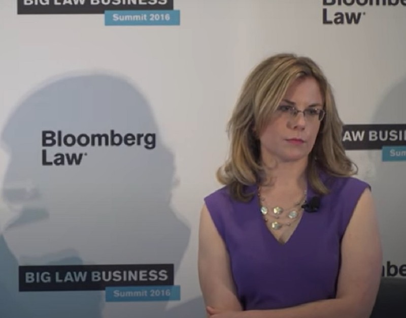Christie Smythe, pe vremea când lucra la Bloomberg News. Foto: Captură YouTube