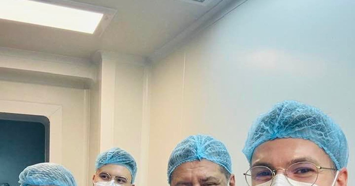 Echipa de medici care a realizat un transplant de ficat la Institutul Clinic Fundeni din București