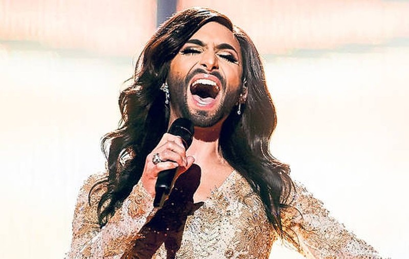 Conchita Wurst, LUATĂ LA MIŞTO de către DOI CÂNTĂREŢI DE LA NOI: "NU SUNTEM CONVINŞI de SEXUL SĂU"